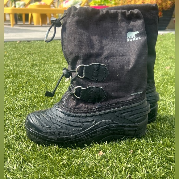 Sorel boots - Picture 1 of 2